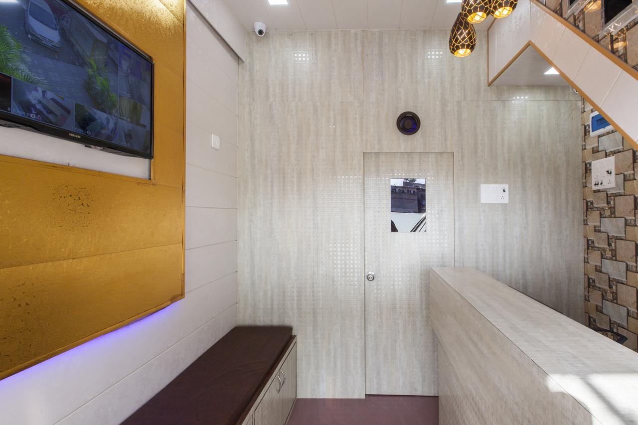 Abza Deluxe Dormitory Mumbai Exterior photo